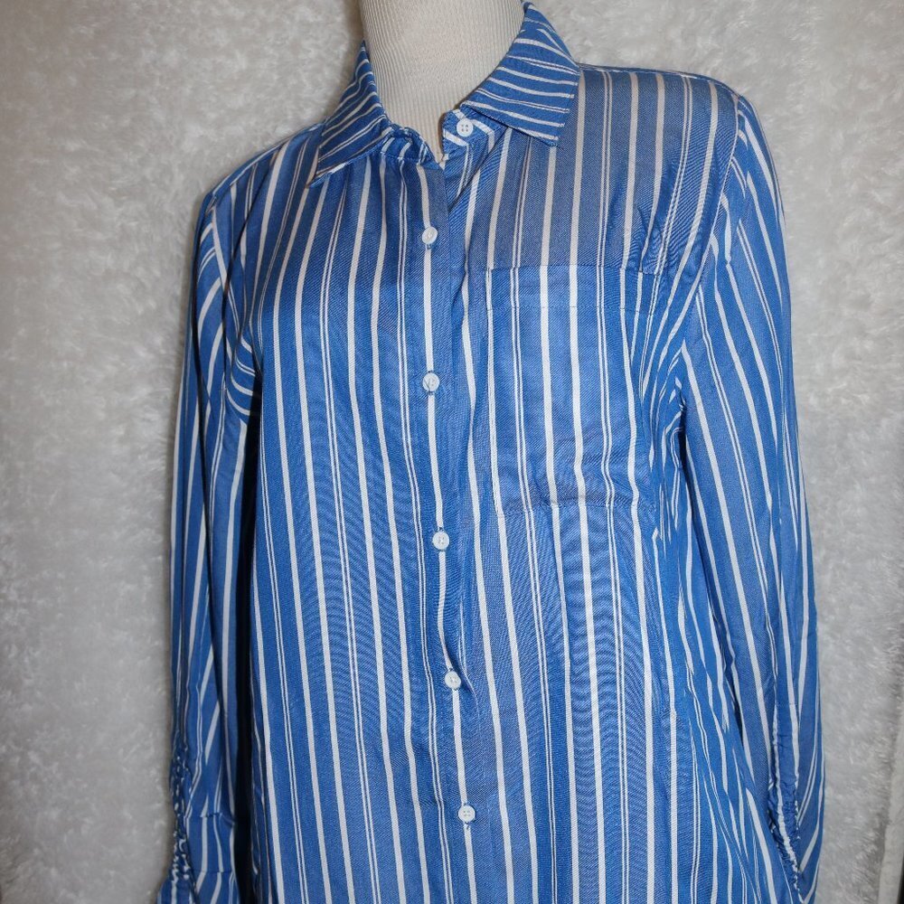 Daily Thread blue stripe longsleeve ladies button down medium 100% rayon